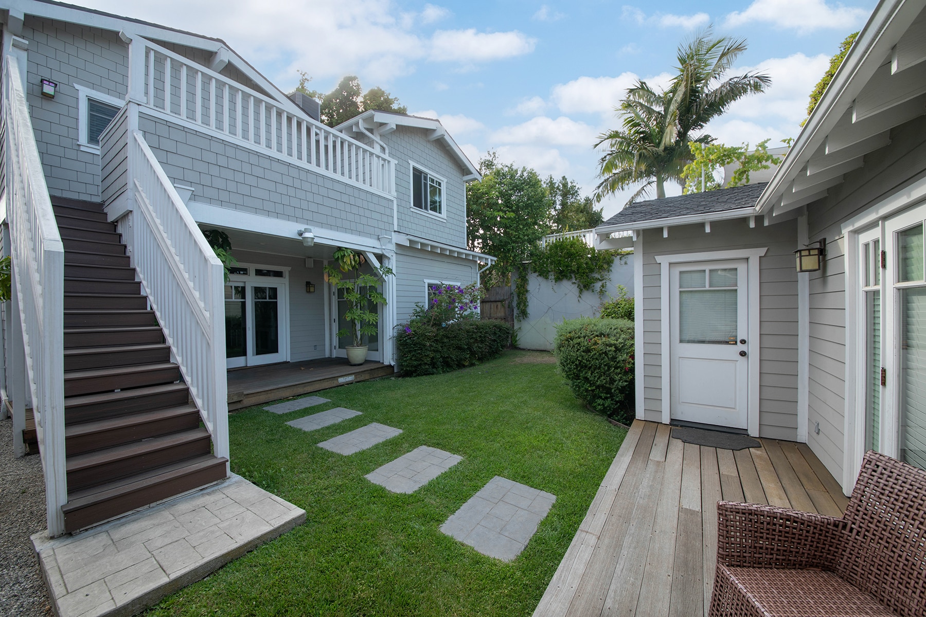 Backyard view of Clearview’s dual diagnosis treatment residence in Venice Beach, California, featuring green space and private patio areas.